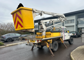 Land Rover with Access Lift full