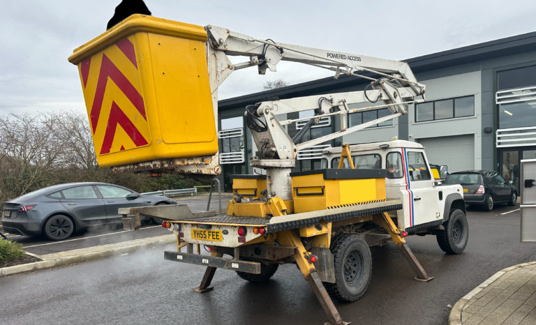 Land Rover with Access Lift full