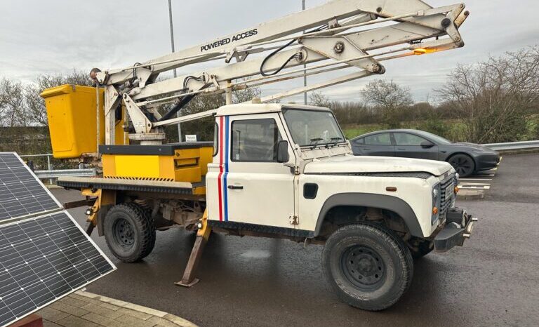 Land Rover with Access Lift full