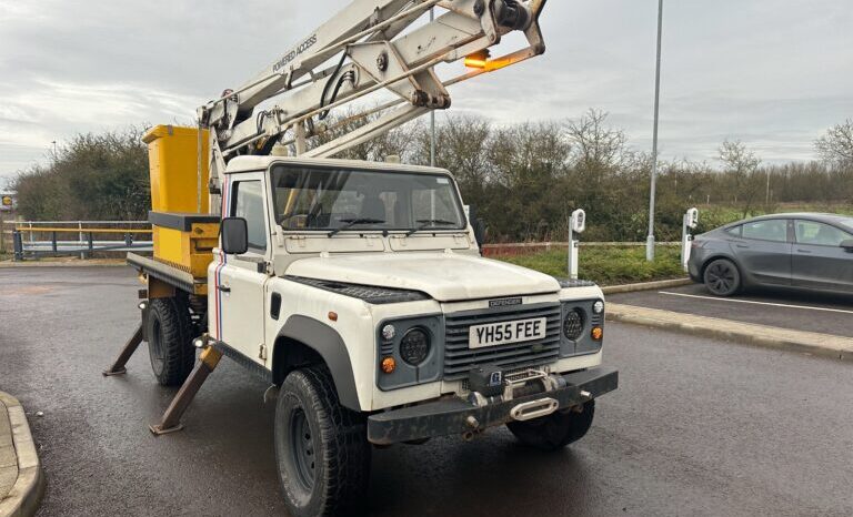 Land Rover with Access Lift full