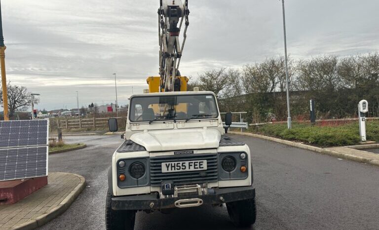 Land Rover with Access Lift full