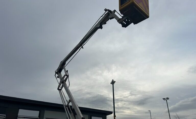 Land Rover with Access Lift full