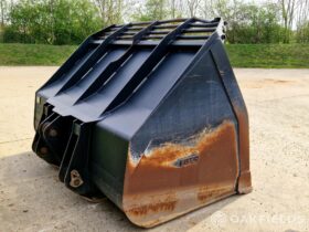 2015 Ulrich loading shovel bucket full