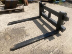 AG 2.5 TON PALLET FORKS ON QUICKE NO.3 BRACKETS 795 + VAT