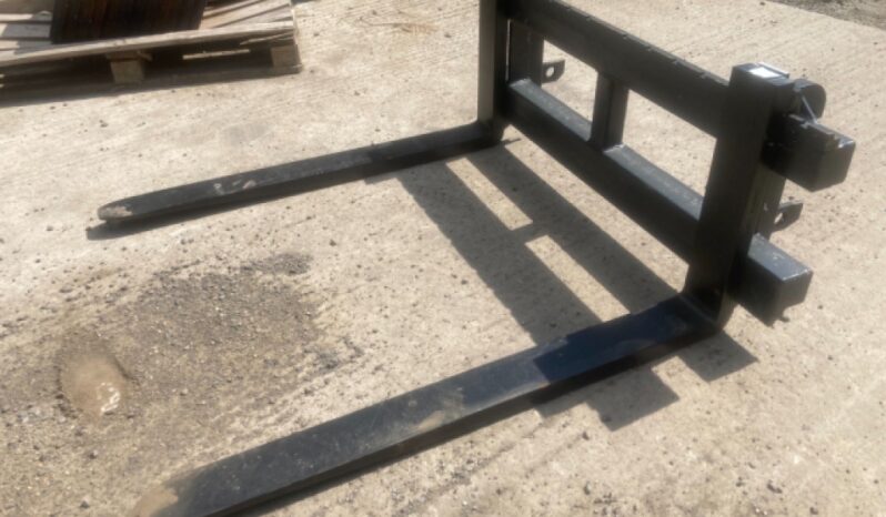 AG 2.5 TON PALLET FORKS ON QUICKE NO.3 BRACKETS 795 + VAT