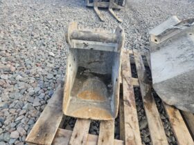 1 2X EXCAVATOR BUCKETS  EXCAVATOR BUCKETS For Auction on 2025-03-18 For Auction on 2025-03-18 full