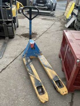 2500KG Pallet Truck. No VAT On Hammer For Auction on 2025-02-20 For Auction on 2025-02-20 full