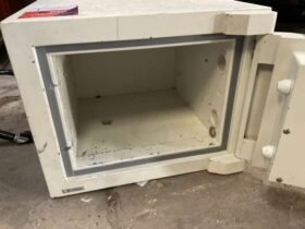 Chubb Senator LPS 1228 Safe with Keys. No VAT On Hammer For Auction on 2025-02-20 For Auction on 2025-02-20 full