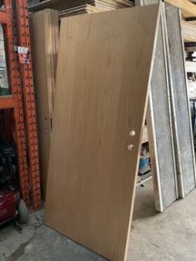 5 x Various Sized New and Reclaimed Internal Doors. No VAT On Hammer For Auction on 2025-02-20 For Auction on 2025-02-20 full