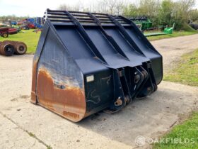 2015 Ulrich loading shovel bucket full