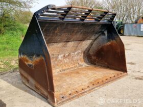 2015 Ulrich loading shovel bucket full