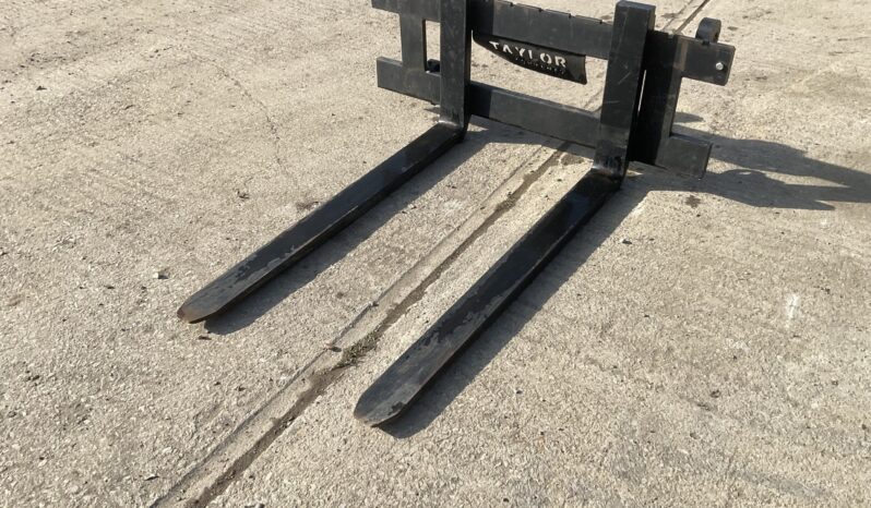 TAYLOR ATTACHMENTS PALLET FORKS full