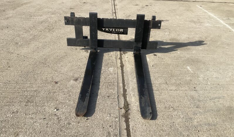 TAYLOR ATTACHMENTS PALLET FORKS full