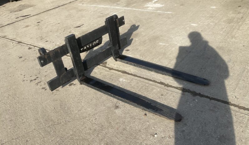 TAYLOR ATTACHMENTS PALLET FORKS full