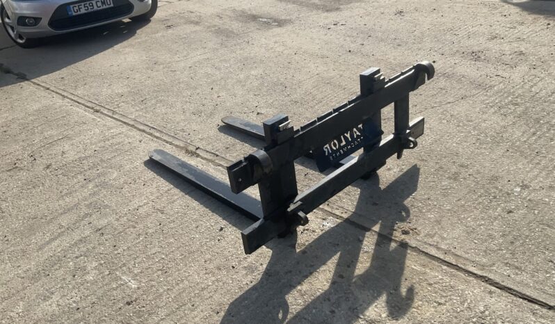 TAYLOR ATTACHMENTS PALLET FORKS full