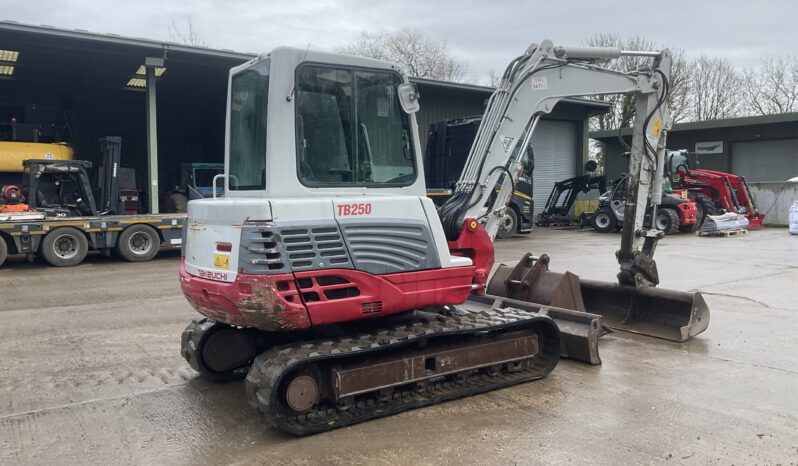 TAKEUCHI TB250 full