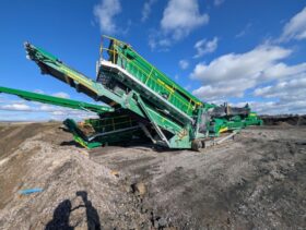 2022 McCloskey S190 3D Deck Screener For Auction on 2025-03-08