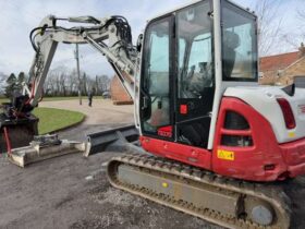 2022 Takeuchi TB370 7 Tonne Operating Mass Hydraulic Excavator with Rototilt Attachment and Grading Beam with Roller For Auction on 2025-03-18 For Auction on 2025-03-18 full