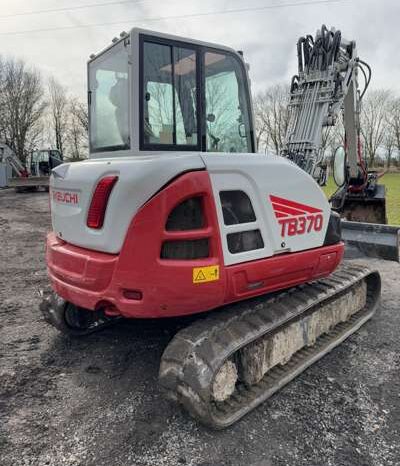 2022 Takeuchi TB370 7 Tonne Operating Mass Hydraulic Excavator with Rototilt Attachment and Grading Beam with Roller For Auction on 2025-03-18 For Auction on 2025-03-18 full