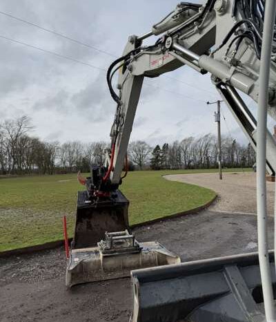 2022 Takeuchi TB370 7 Tonne Operating Mass Hydraulic Excavator with Rototilt Attachment and Grading Beam with Roller For Auction on 2025-03-18 For Auction on 2025-03-18 full