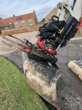 2022 Takeuchi TB370 7 Tonne Operating Mass Hydraulic Excavator with Rototilt Attachment and Grading Beam with Roller For Auction on 2025-03-18 For Auction on 2025-03-18 full