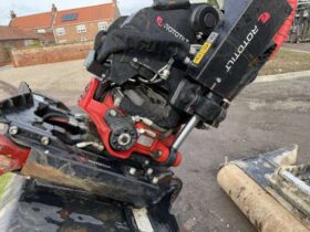 2022 Takeuchi TB370 7 Tonne Operating Mass Hydraulic Excavator with Rototilt Attachment and Grading Beam with Roller For Auction on 2025-03-18 For Auction on 2025-03-18 full