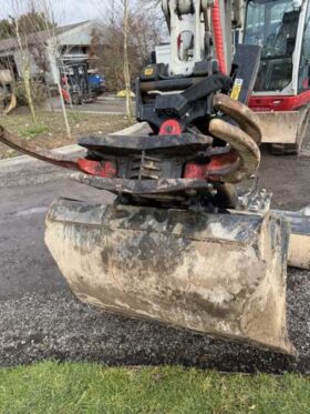 2022 Takeuchi TB370 7 Tonne Operating Mass Hydraulic Excavator with Rototilt Attachment and Grading Beam with Roller For Auction on 2025-03-18 For Auction on 2025-03-18 full