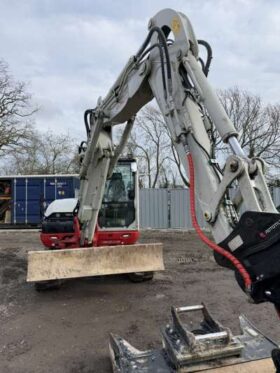 2022 Takeuchi TB370 7 Tonne Operating Mass Hydraulic Excavator with Rototilt Attachment and Grading Beam with Roller For Auction on 2025-03-18 For Auction on 2025-03-18 full