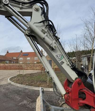 2022 Takeuchi TB370 7 Tonne Operating Mass Hydraulic Excavator with Rototilt Attachment and Grading Beam with Roller For Auction on 2025-03-18 For Auction on 2025-03-18 full