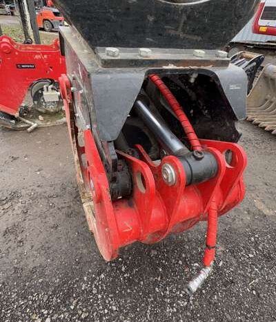 2019 Takeuchi TB2150R 16 Tonne Operating Mass Hydraulic Excavator with Huge Assortment Of Attachments including Rototilt For Auction on 2025-03-18 For Auction on 2025-03-18 full