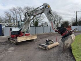 2022 Takeuchi TB370 7 Tonne Operating Mass Hydraulic Excavator with Rototilt Attachment and Grading Beam with Roller For Auction on 2025-03-18 For Auction on 2025-03-18 full