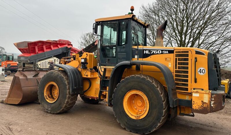 Hyundai HL760 9A Loading Shovel full