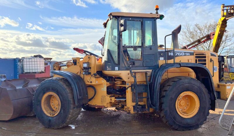 Hyundai HL760 9A Loading Shovel full